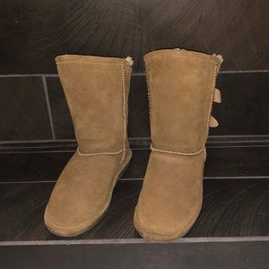 Chestnut Youth Bearpaw boots youth size 3